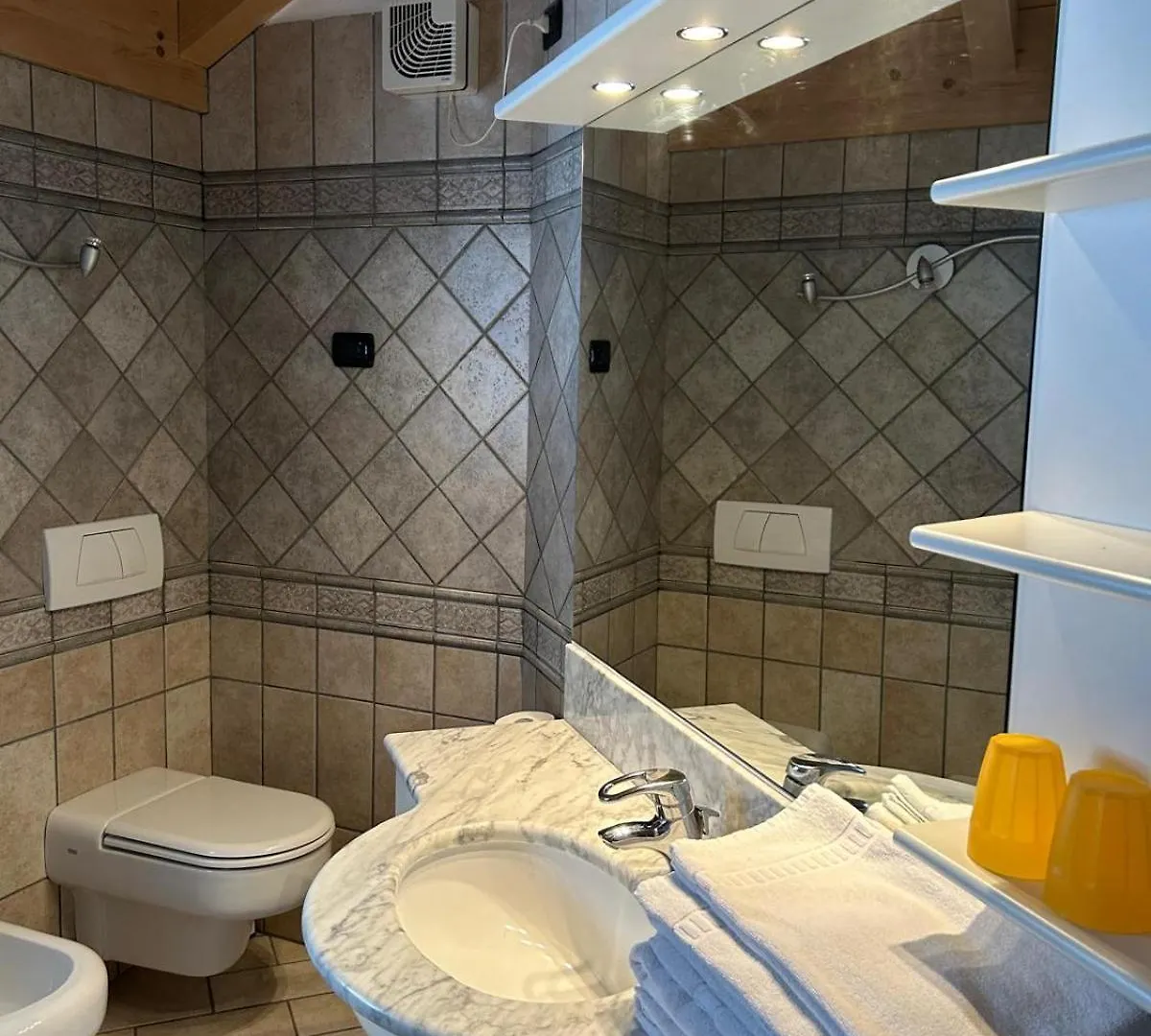 ליביניו Chalet Champagne דירה